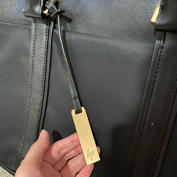HP Leather Laptop Bag - Picture 2 of 3